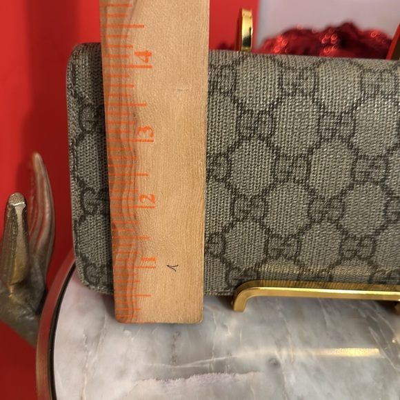 Gucci Beige Monogram Long Zipper bifold wallet in good condition - Picture 13 of 16